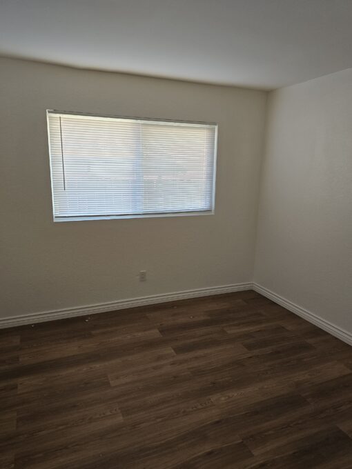 Horizontal blind installation