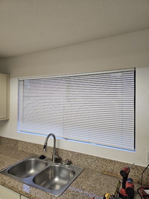 Horizontal blind installation