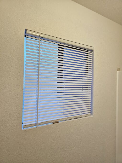 Horizontal blind installation