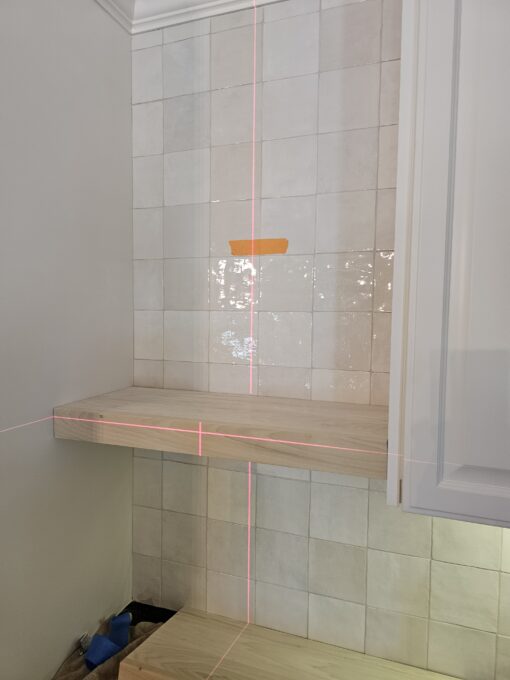 Leveling for shelving