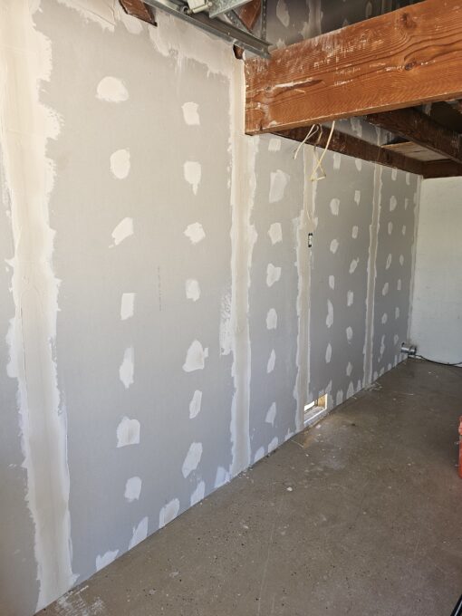 Joint compound on drywall seams